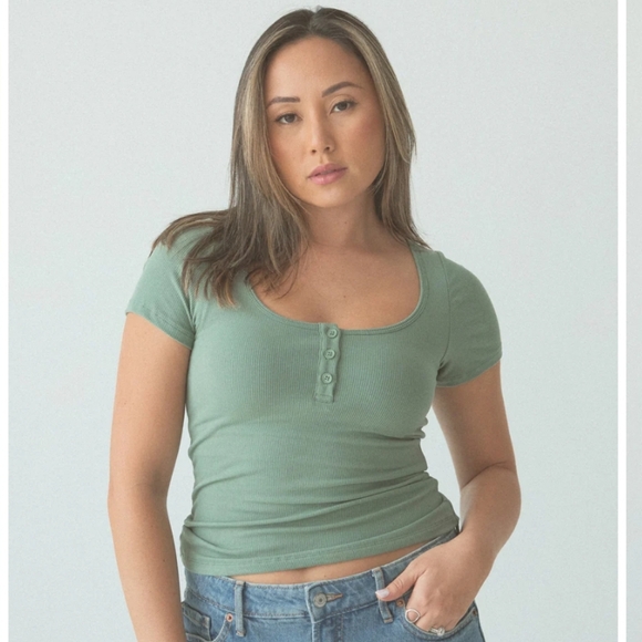 NWT Klassy Network Women's Jade Henley T-Shirt Brami Size Large - Picture 1 of 6